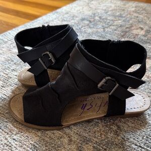 Blowfish Malibu Black Open-Toe Ankle-Strap Sandals with Buckle Detail.